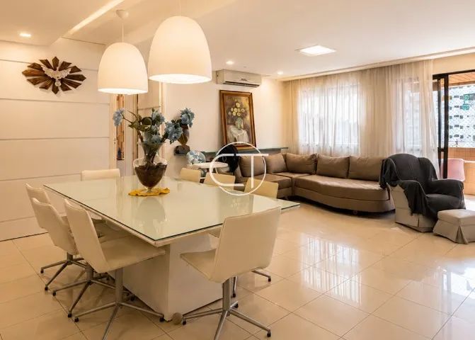 Apartamento Próximo ao Mar com 3 suítes na Ponta Verde