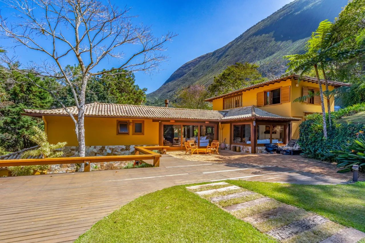 Casa com 4 quartos em condomínio em Araras, Petrópolis.