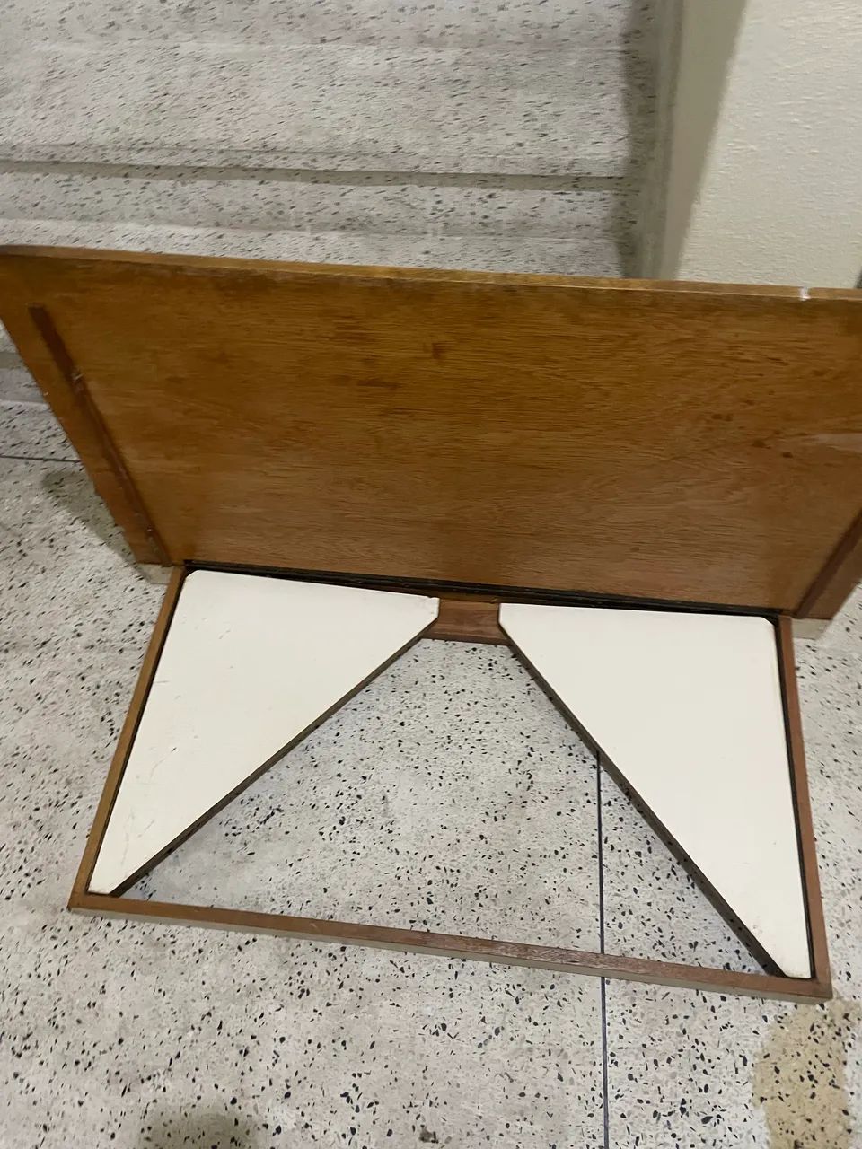 Mesa Retrátil de Madeira Antiga - Compacta e Funcional - Foto 4