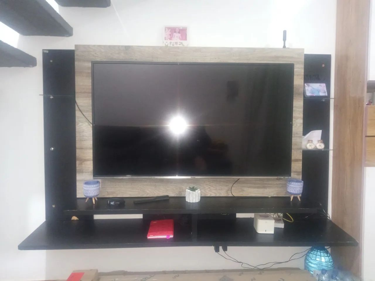 Um painel para tv até 60 polegadas..