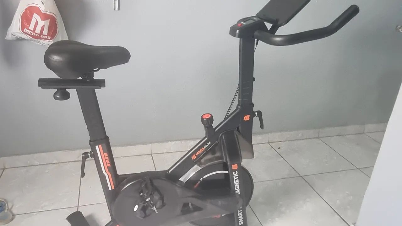 Bicicleta ergometrica spinning suporta até 125kg - Foto 5