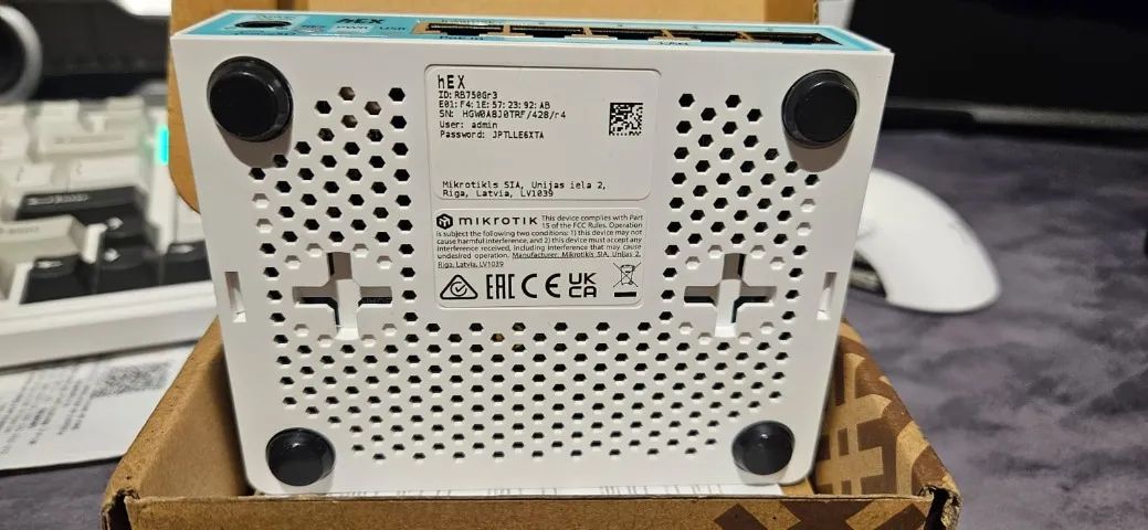 Roteador MikroTik RouterBOARD hEX RB750Gr3 - Foto 4