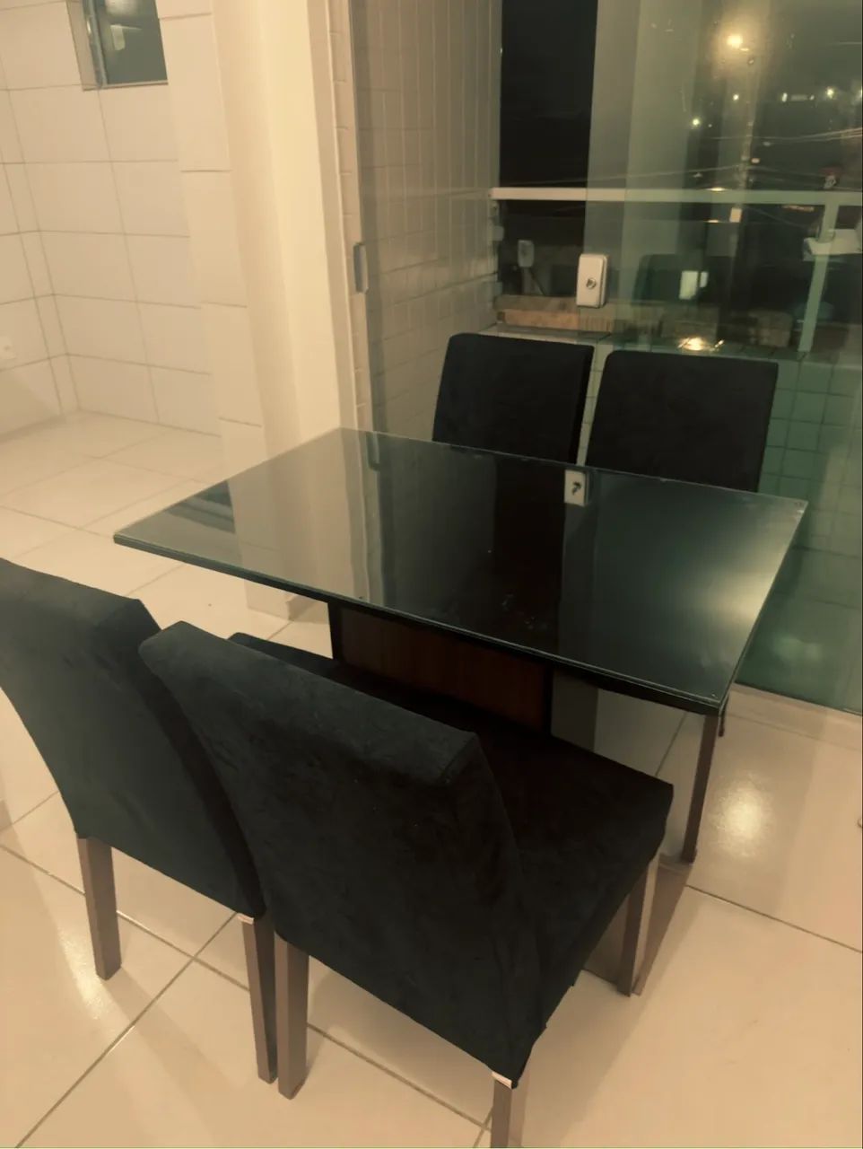 Mesa de 4 cadeiras nova nunca usada