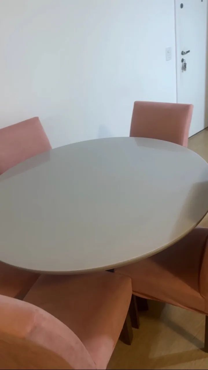 Mesa de tampão de vidro e 6 cadeiras 