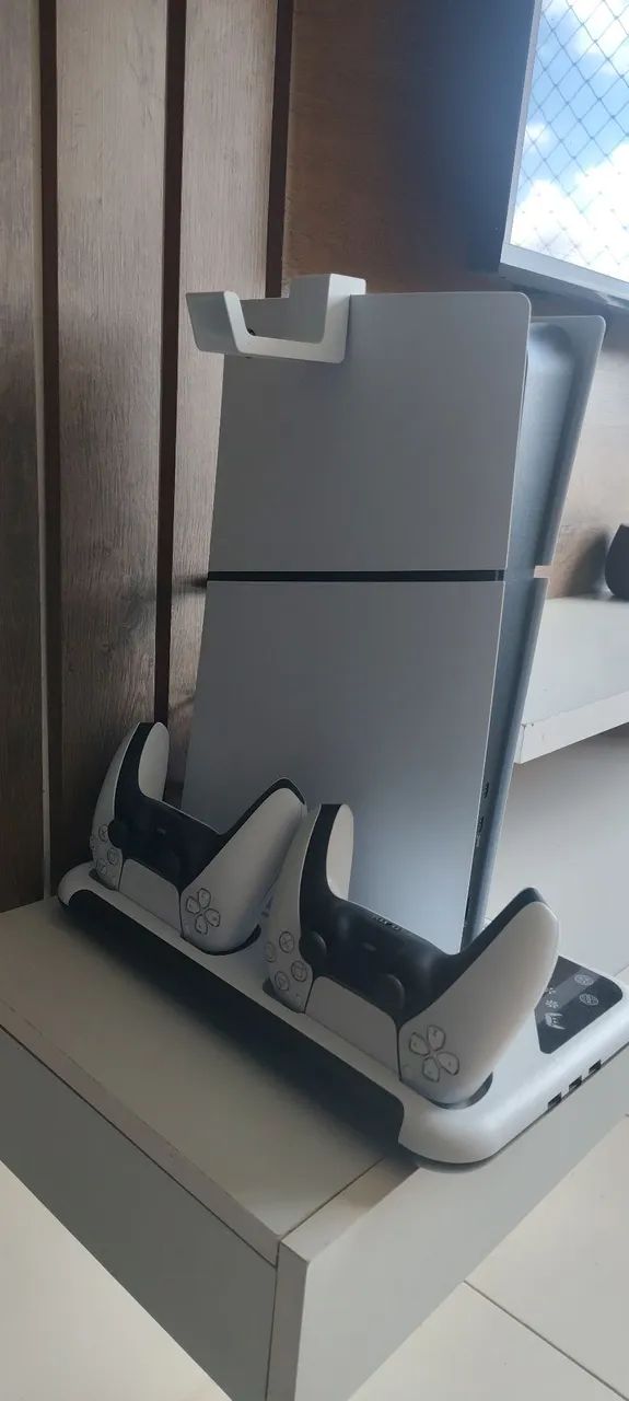 PS5 Slim com 02 controles e Base Carregadora - Foto 2
