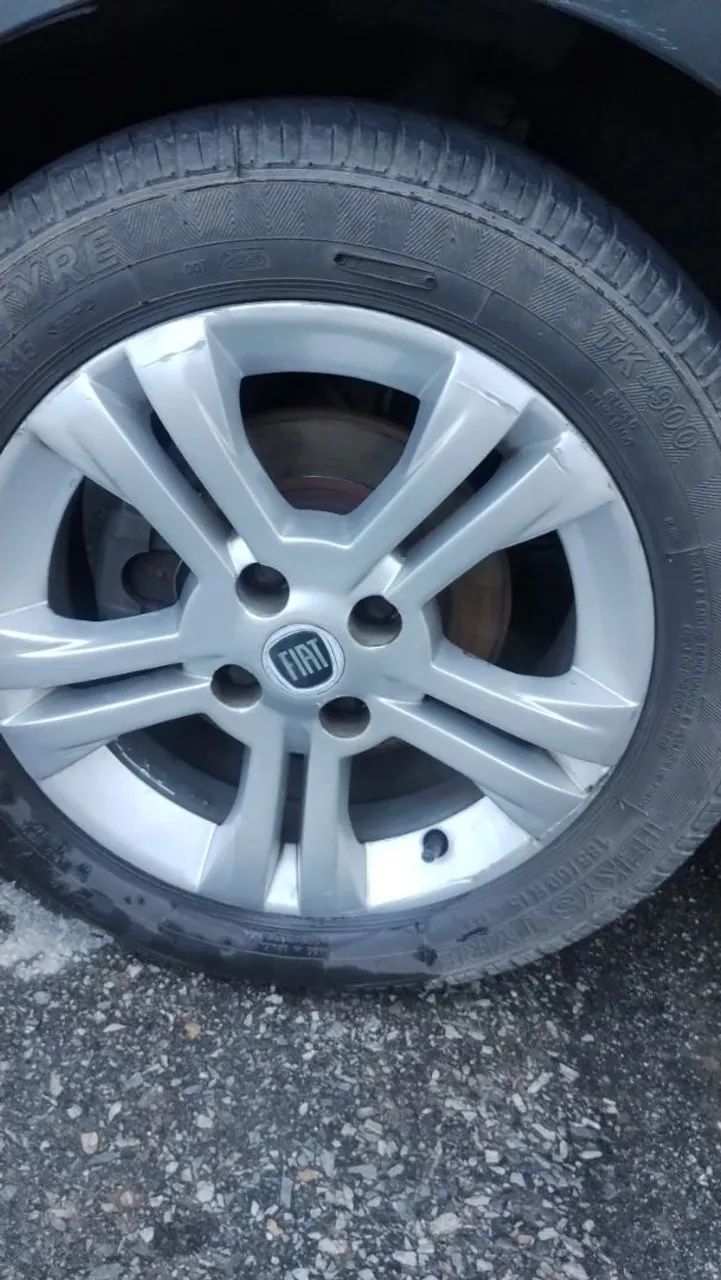 Vendo rodas Fiat  Troco Por roda 15 comum mais volta da pessoa  - Foto 3