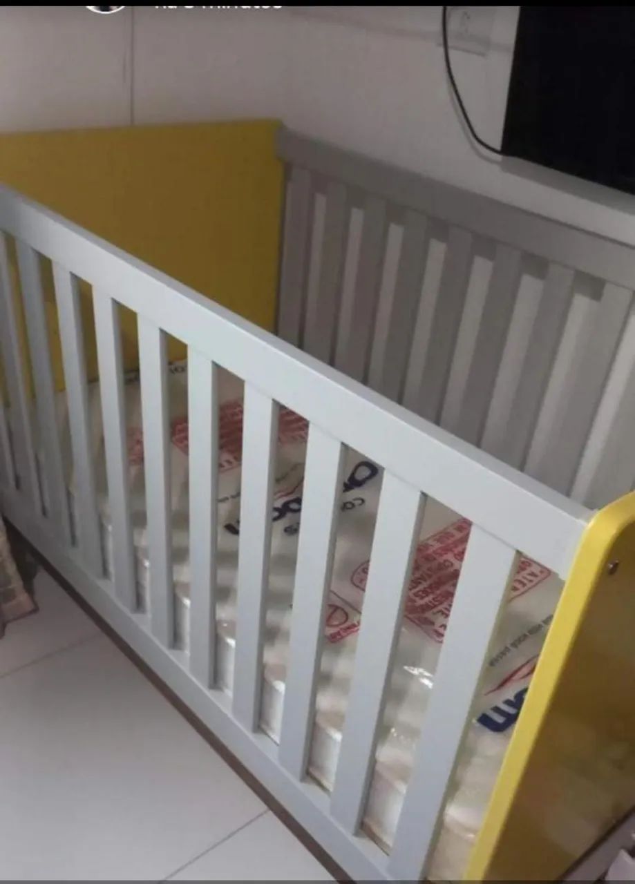 Berço com colchão 