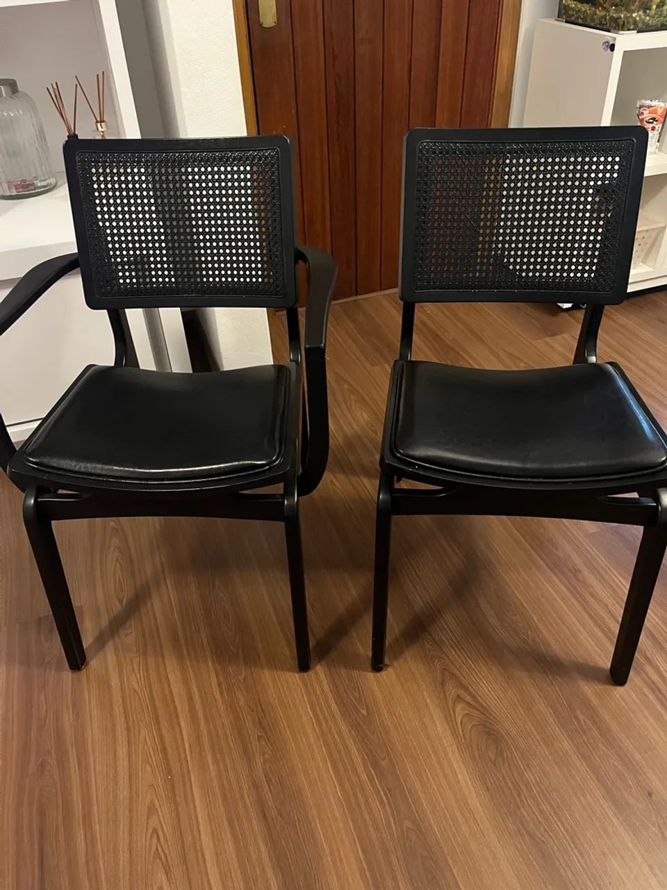 Vendo 8 cadeiras para mesa de jantar