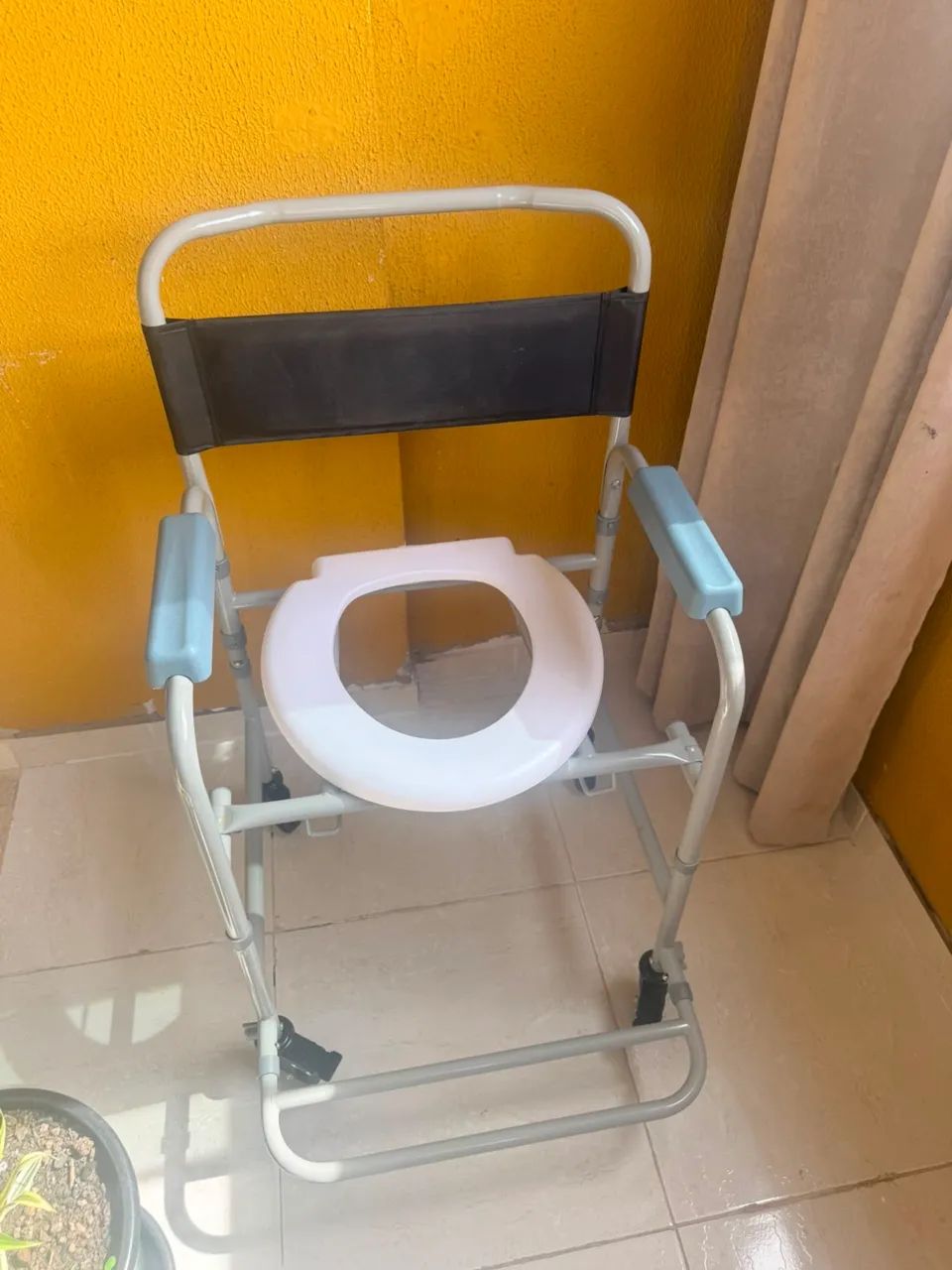 Cadeira de rodas para banho  - Foto 2