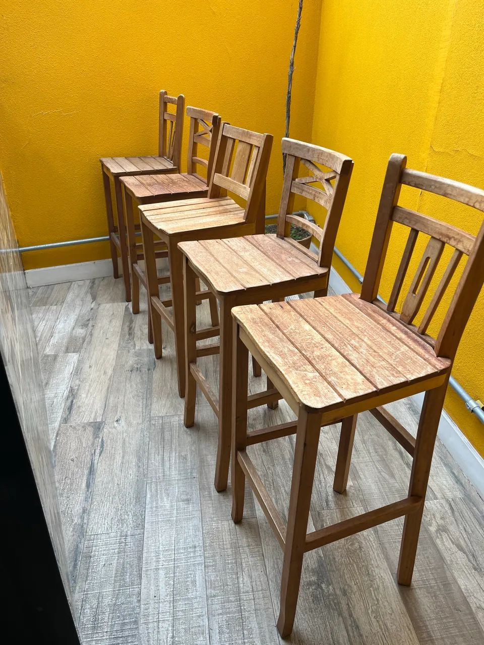 Banqueta alta de madeira  - Foto 2