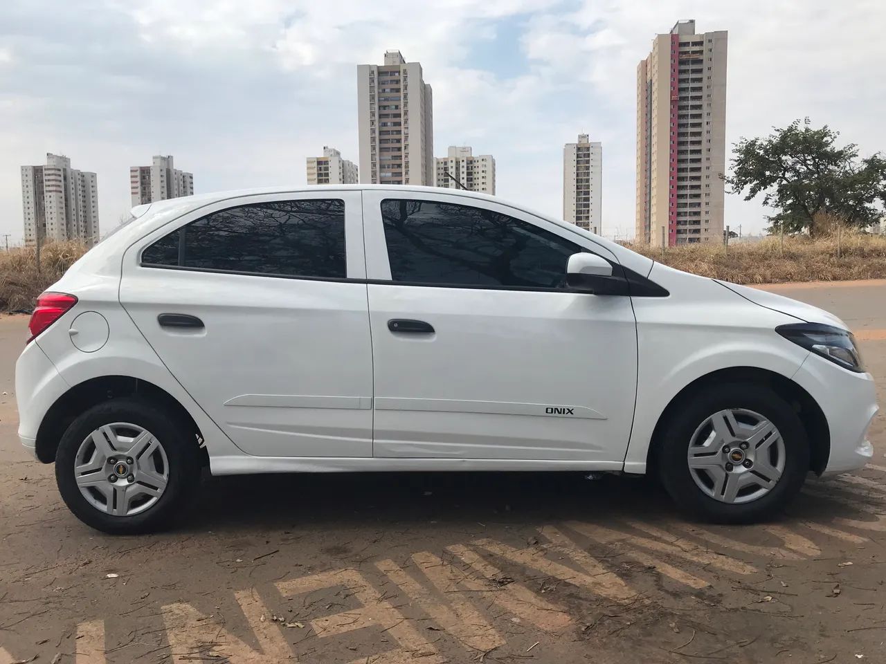Chevrolet Onix ONIX HATCH LS 1.0 8V FLEXPOWER 5P MEC. 2016