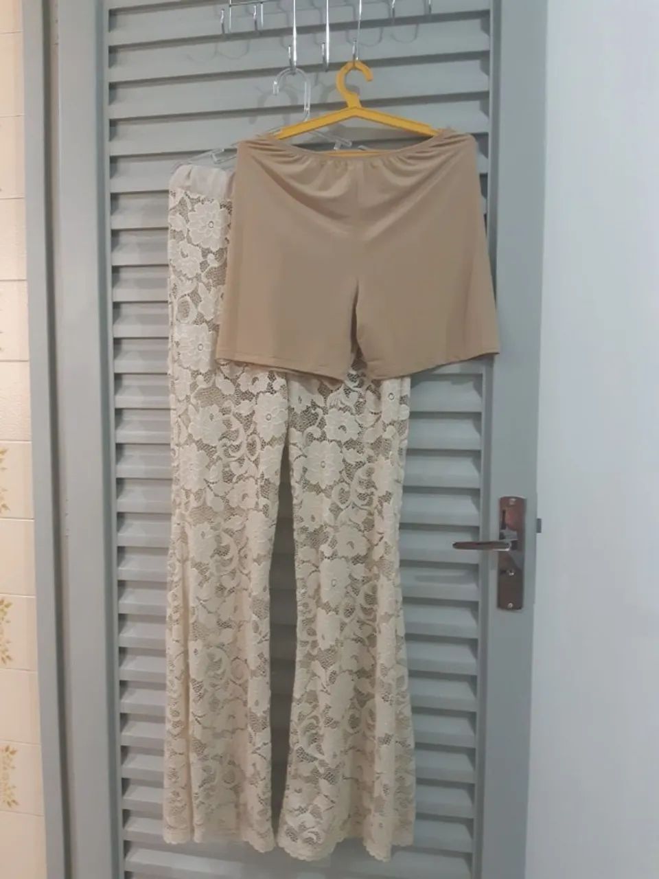 calça flare em renda - Foto 2