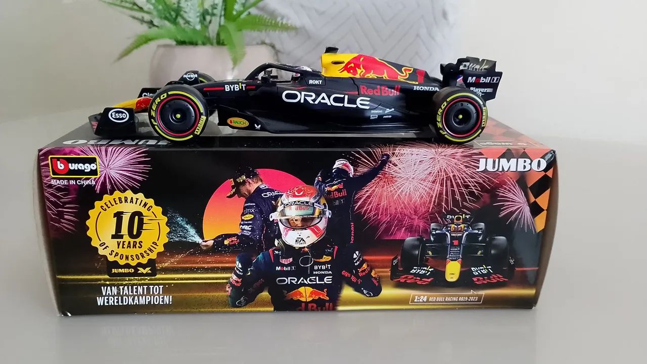 Red Bull Racing RB19 (2023) - Max Verstappen - Foto 2