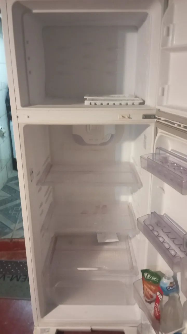 Geladeira funcionando perfeitamente - Geladeiras e Freezers