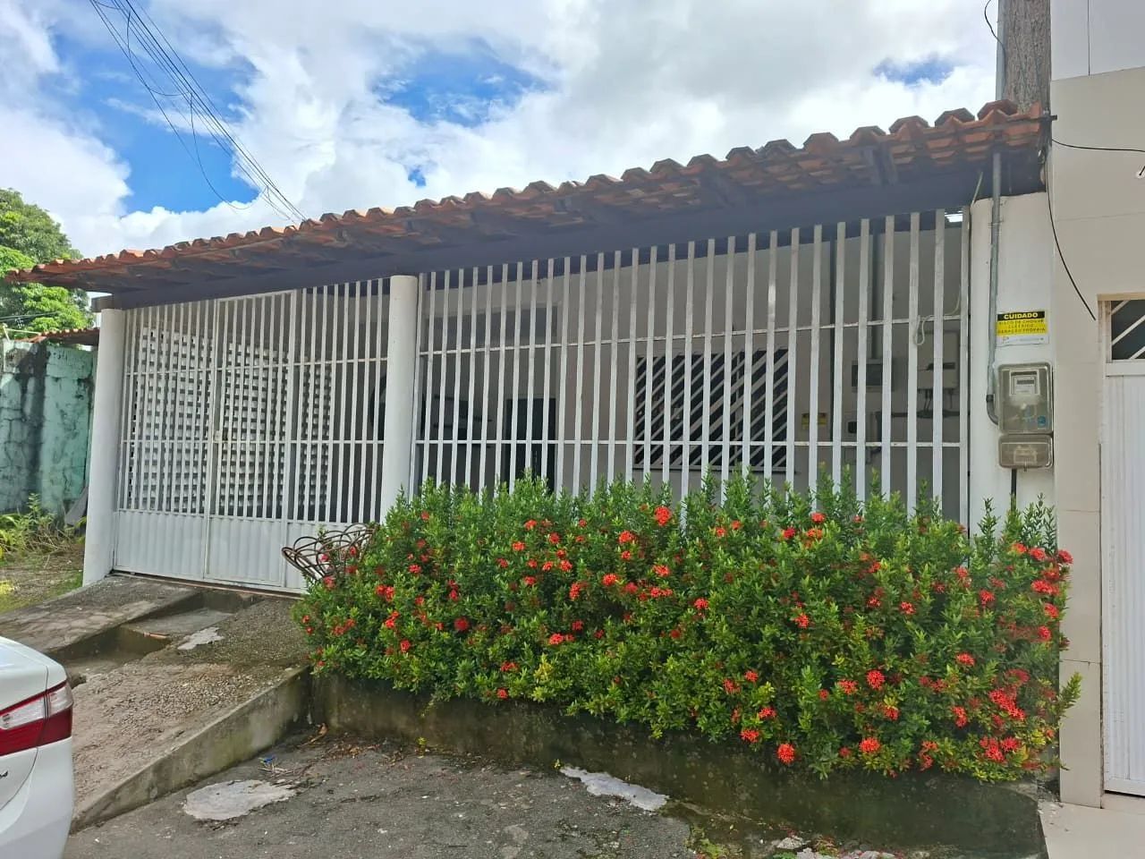 Aluga-se casa 