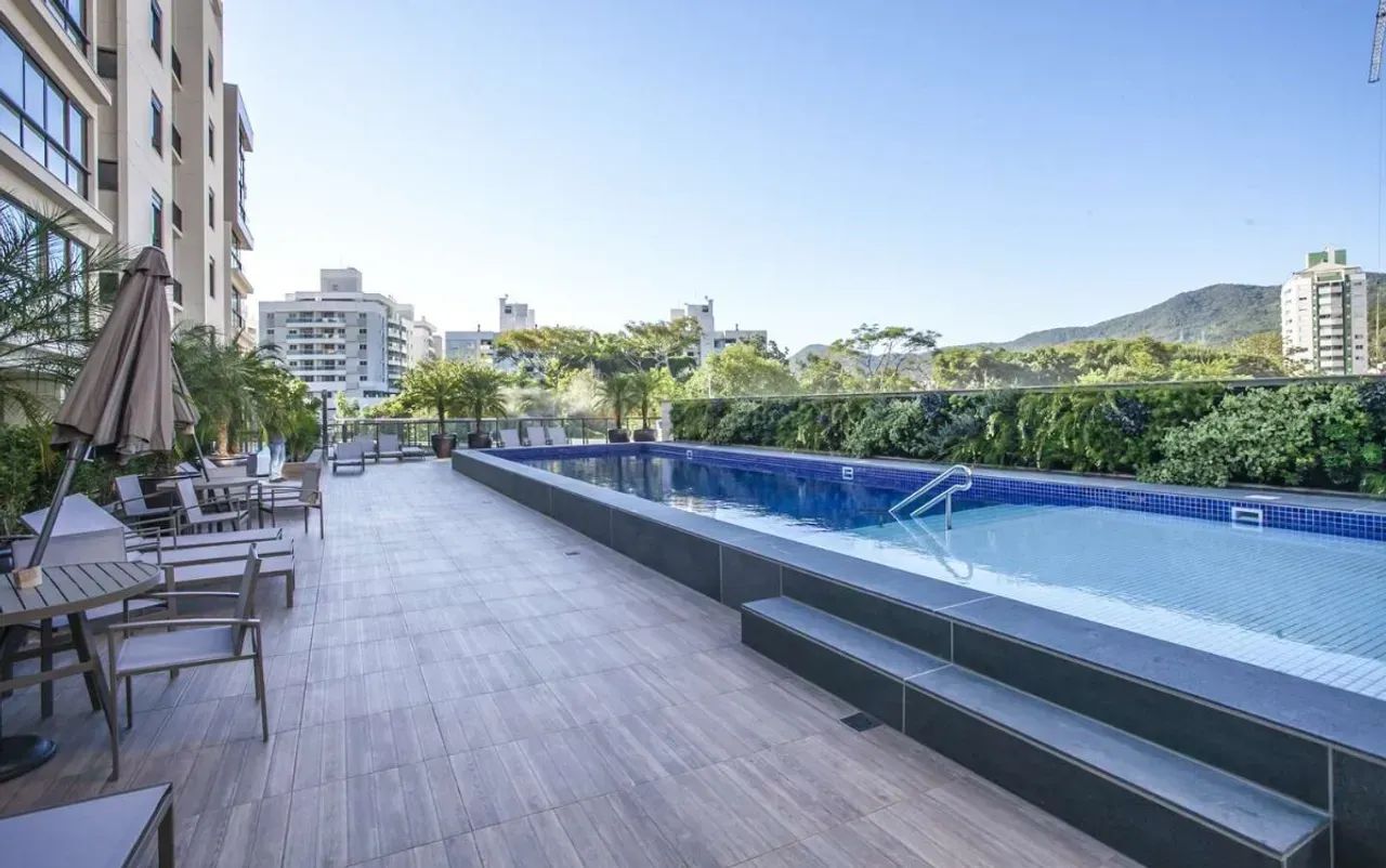 Apartamento de 2 dormitórios no Córrego Grande, em Florianópolis.