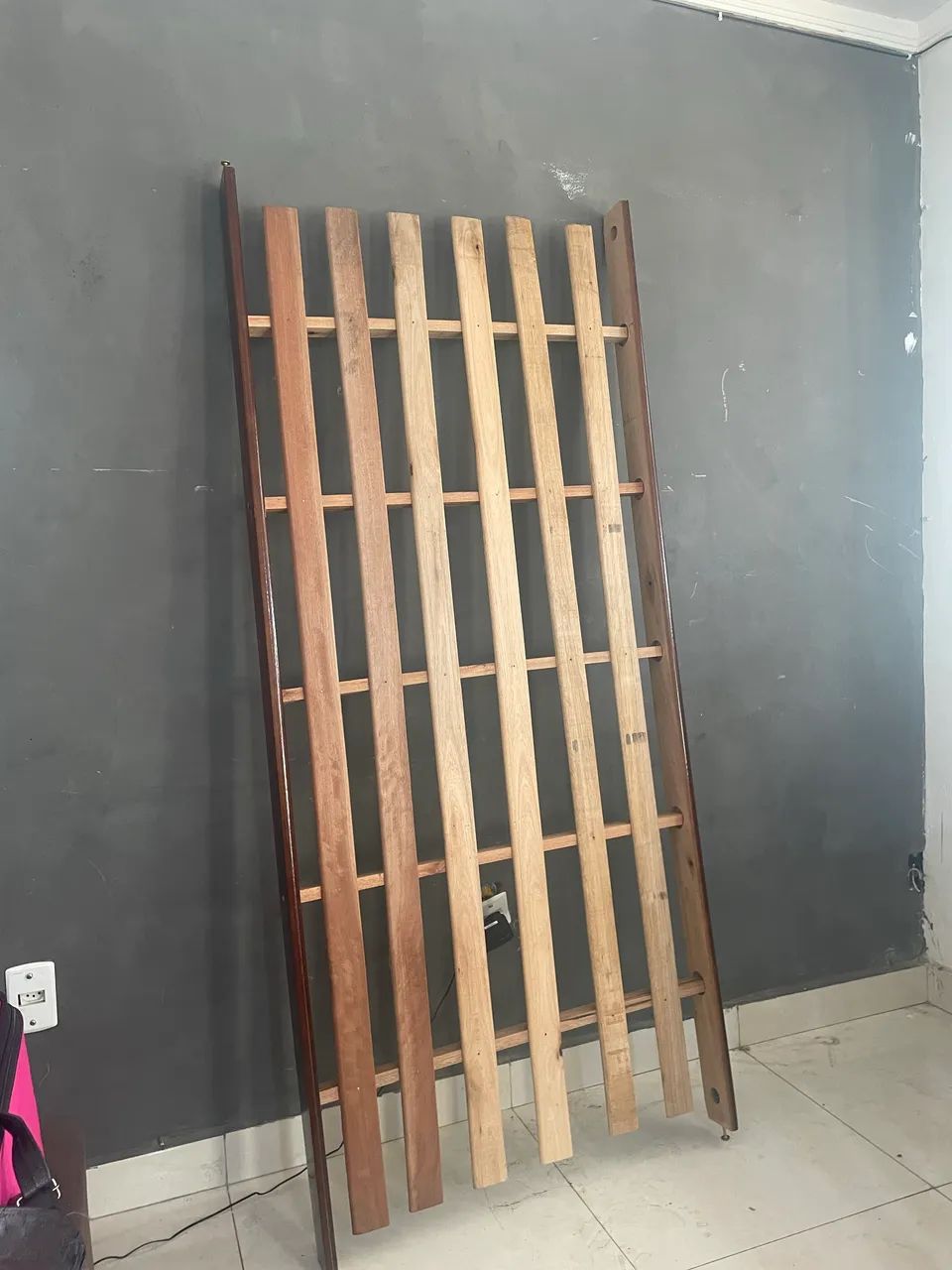 Cama de solteiro usada madeira maciça - Foto 2