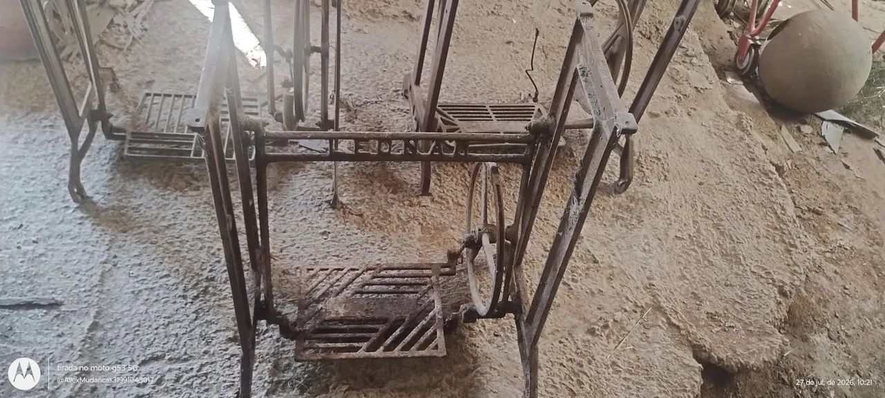 Pe de máquina antiga Vitoreli 