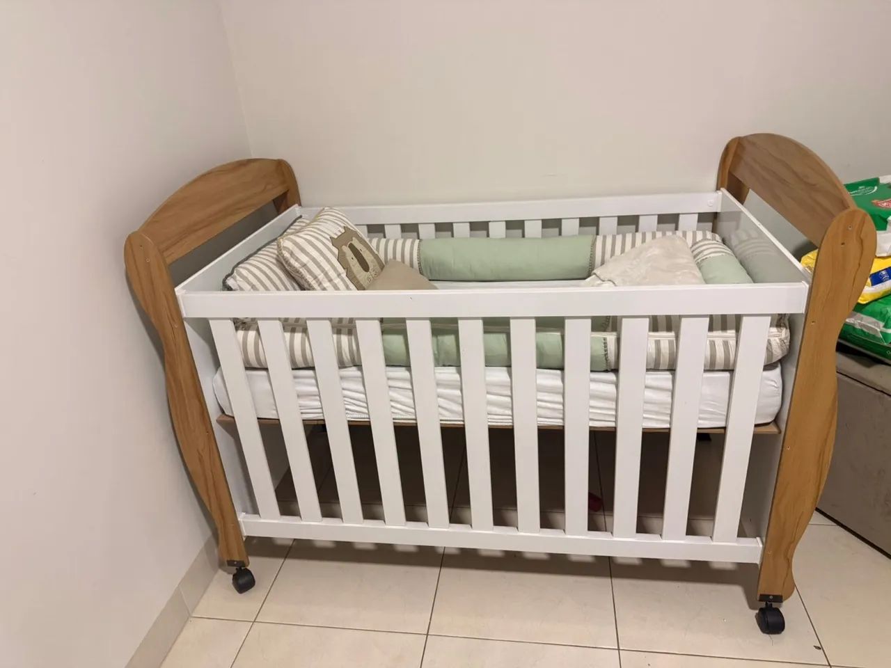 Vendo berço com colcao 