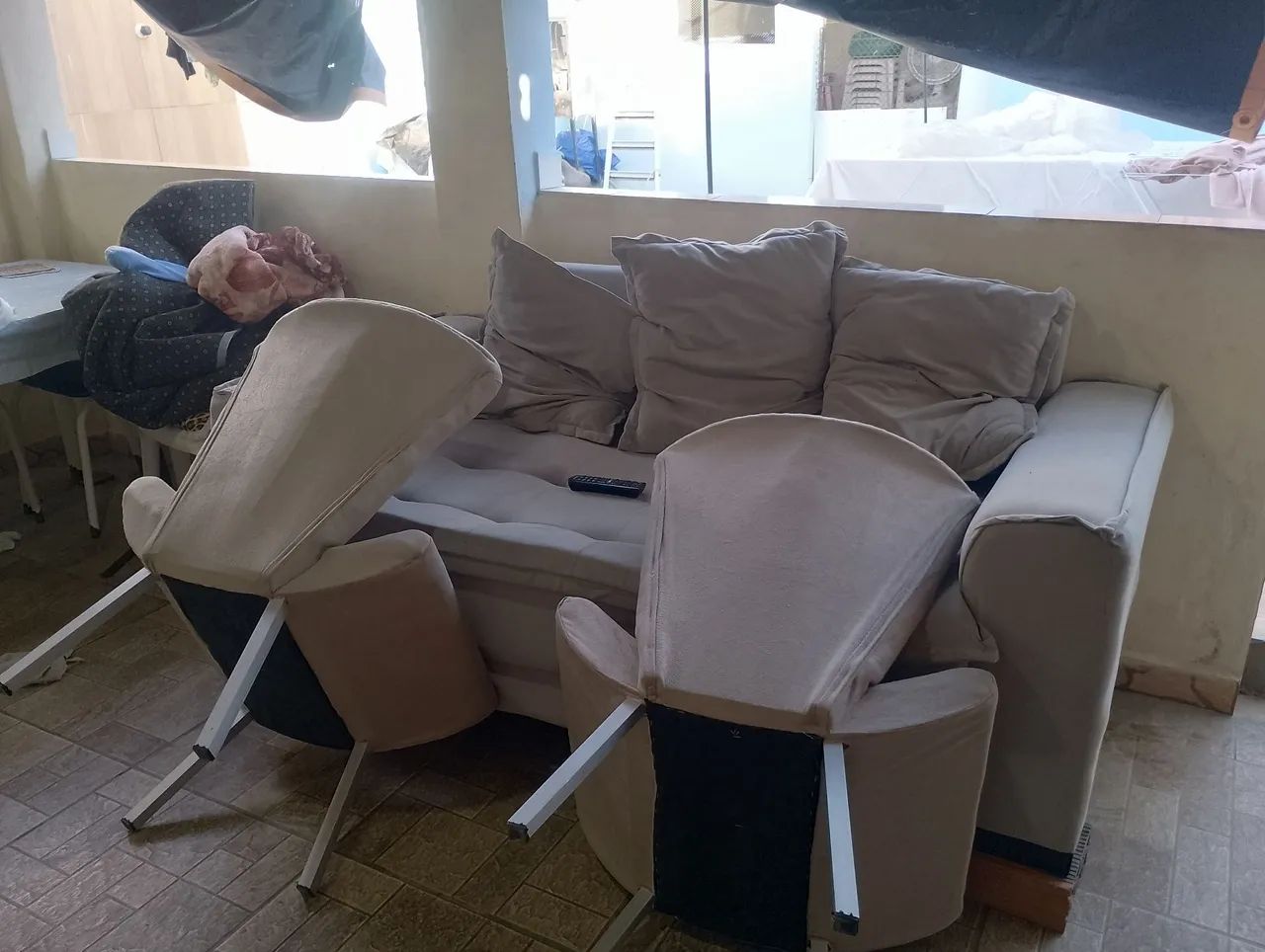 Vendo um conjunto de sofá com 2 poltronas  - Foto 2
