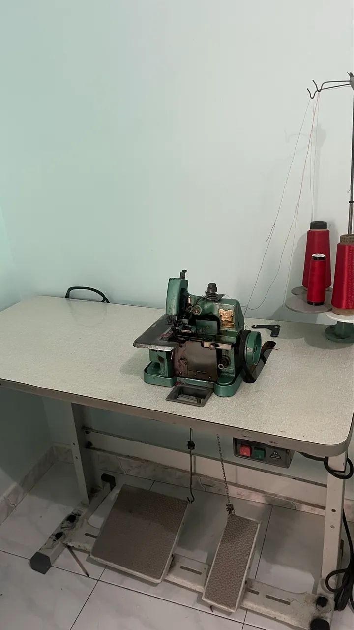 Vende - se máquina overloque semi industrial