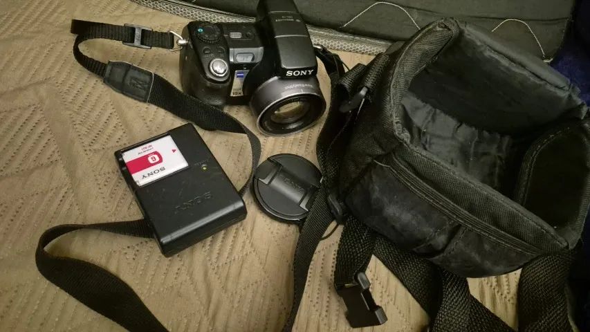 Sony Cyber-shot DSC-H9 + 3 baterias + bolsa - Pronta para uso! Aceito cartão!