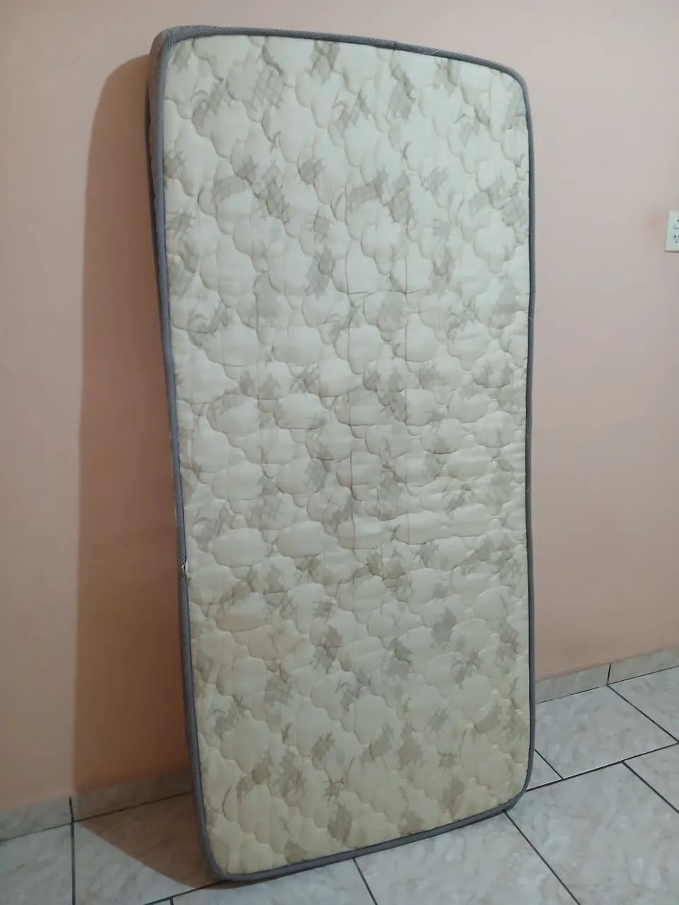 Cama e colchão de solteiro ATIMO ESTADO! - Foto 2