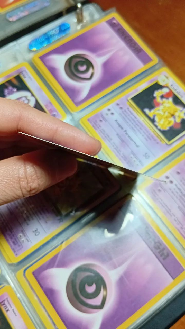 Carta Pokémon - tenho 2 dela - Foto 2