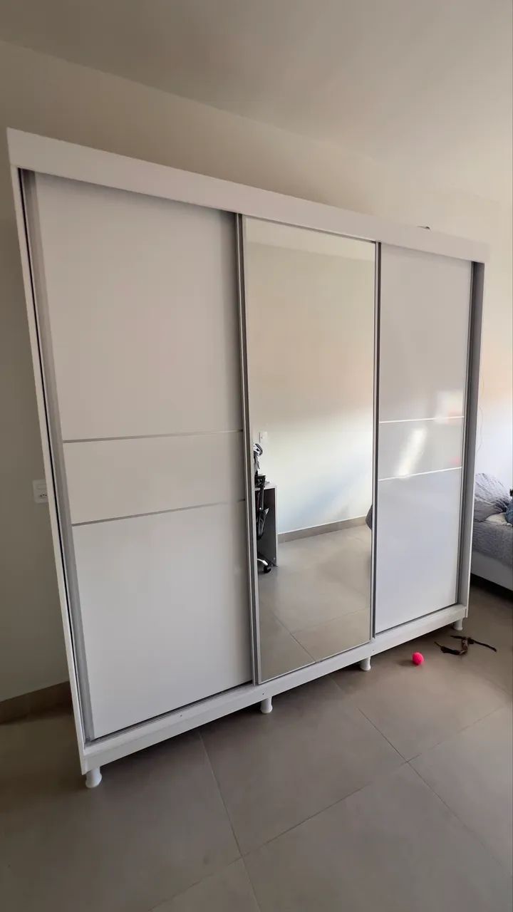Guarda roupa casal com espelho