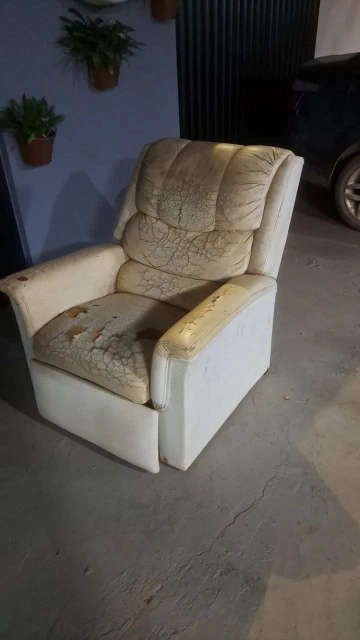 Vendo poltrona pra reforma  - Foto 3
