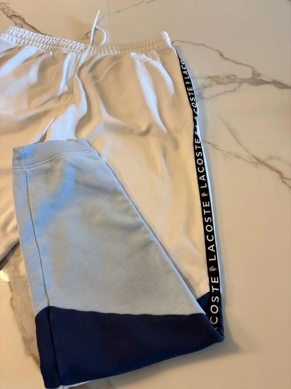 VENDO CALÇA LACOSTE ORIGINAL TAMANHO P - Foto 3