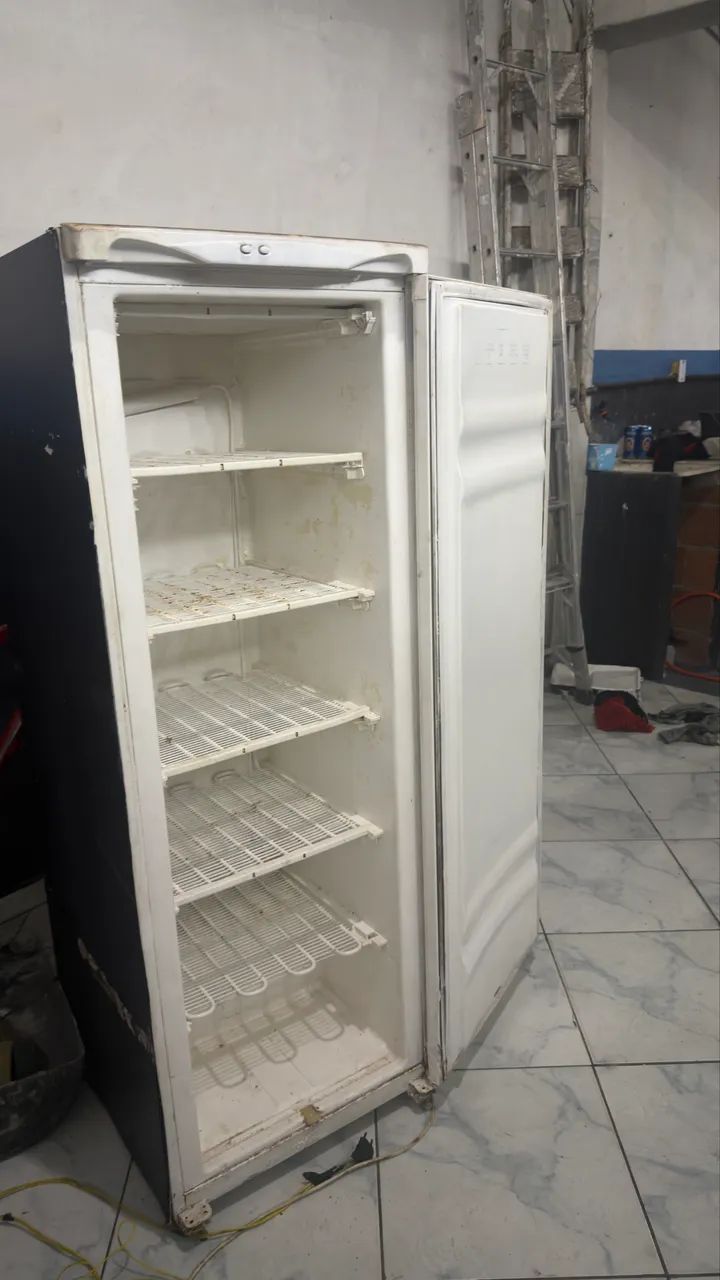 Freezer vertical usado funcionando tudo