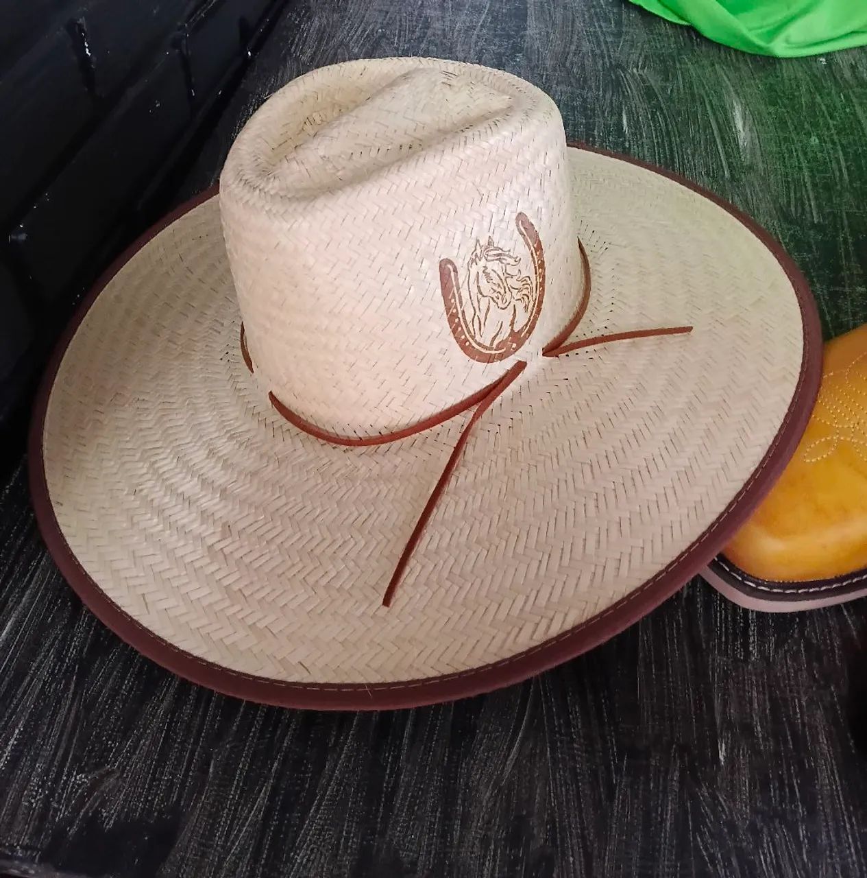 Bota n40 e chapéu novos  - Foto 4
