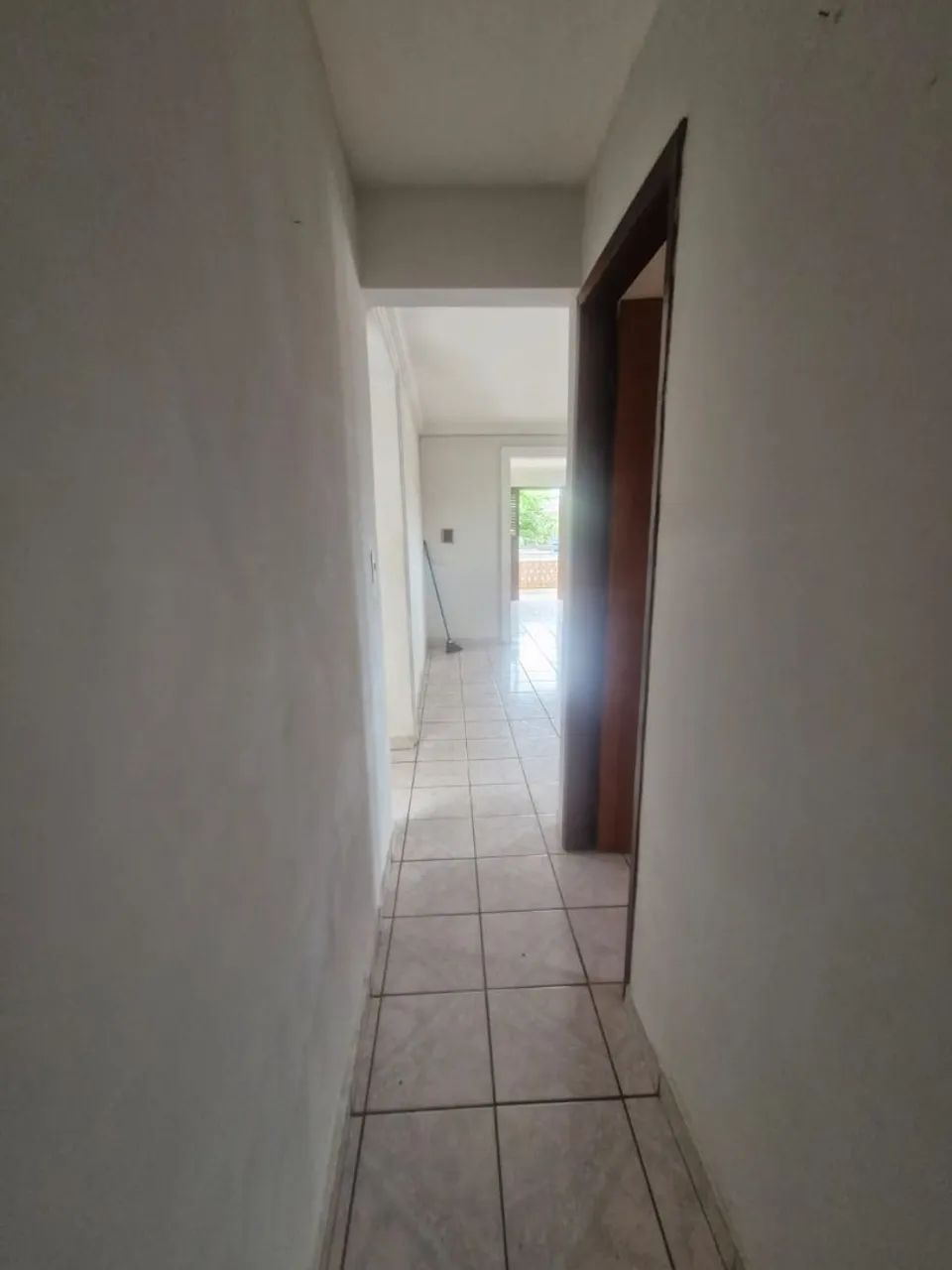 um primeiro andar e uma loja em baixo - Foto 2