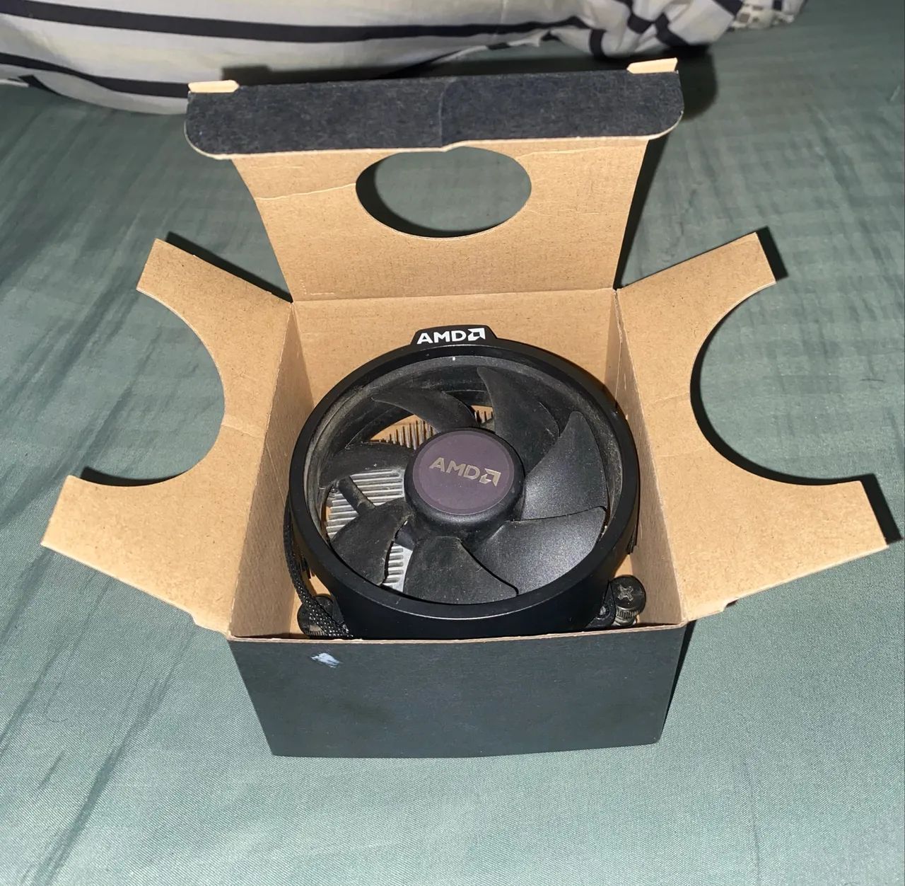     Processador AMD Ryzen 3 2200G + Cooler Original - Foto 2