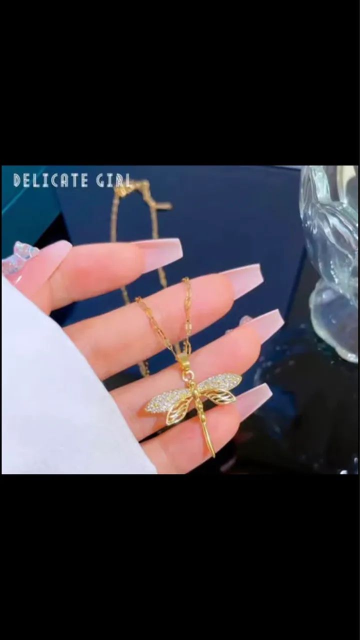 Colar com Pingente de Libélula em aço inoxidável Dourada - Foto 3