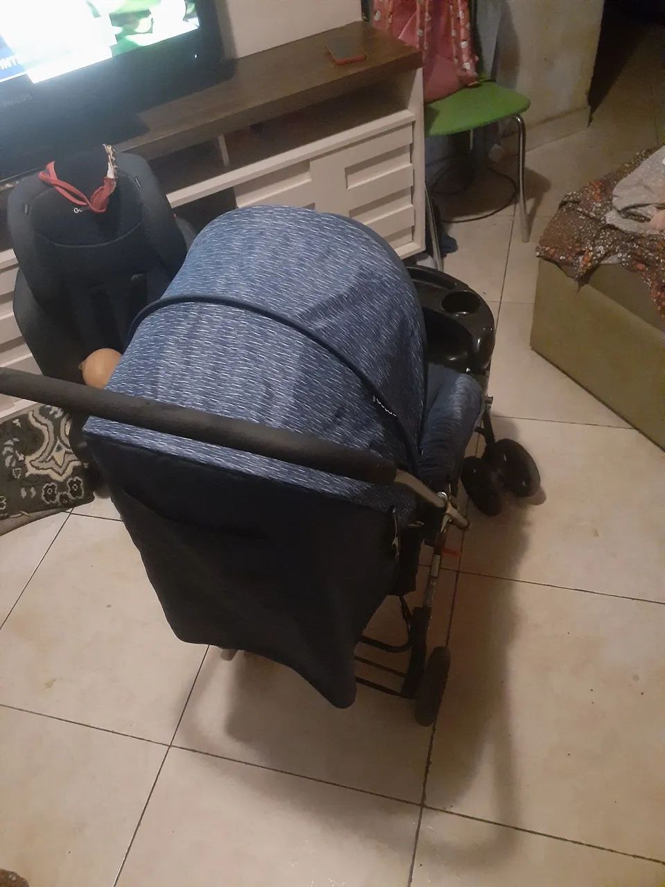 Carrinho de bebê semi novo  - Foto 4
