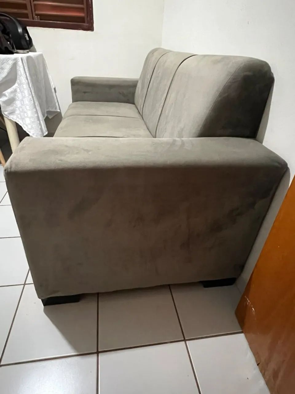 Lindo sofá suede cinza escuro - Foto 2