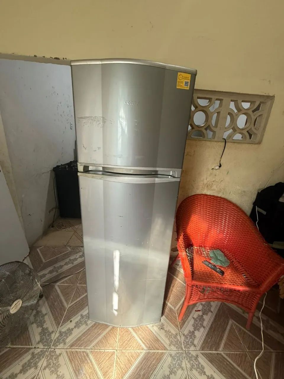 Geladeira com defeito motor!