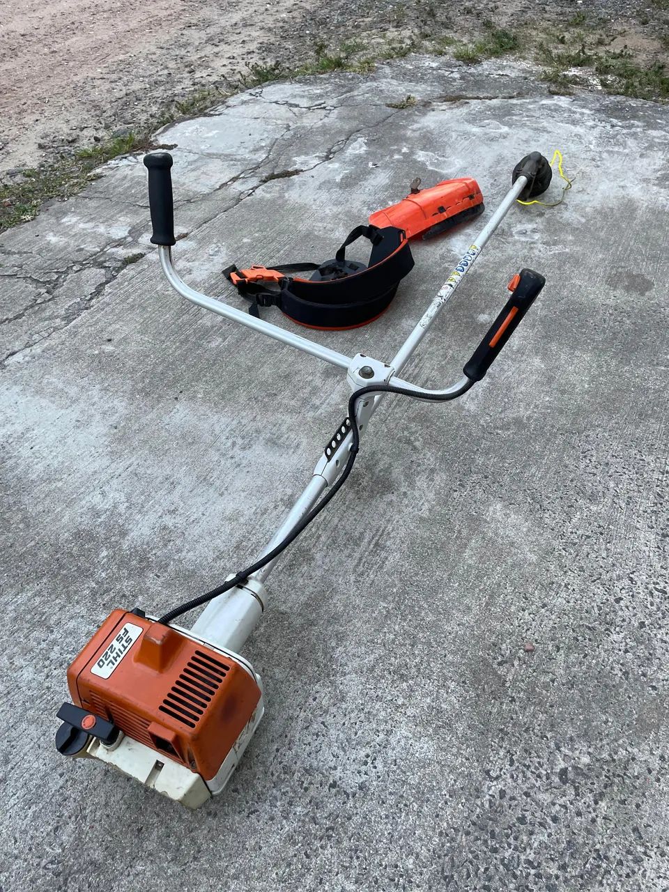 Vende-se esta roçadeira Stihl - Foto 2