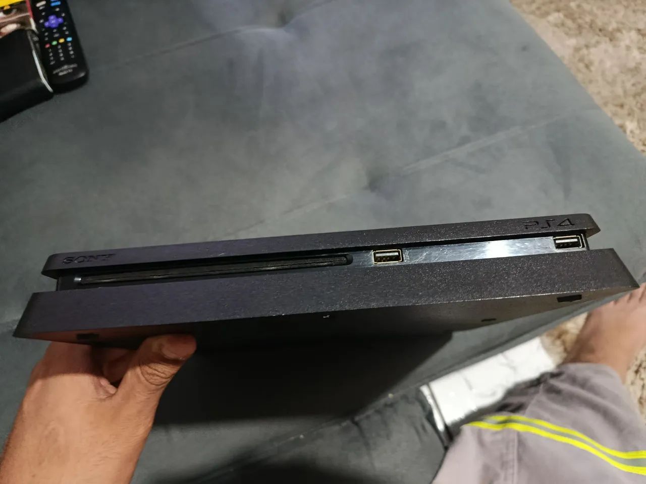 PS4 SLIM 1TB - Foto 3