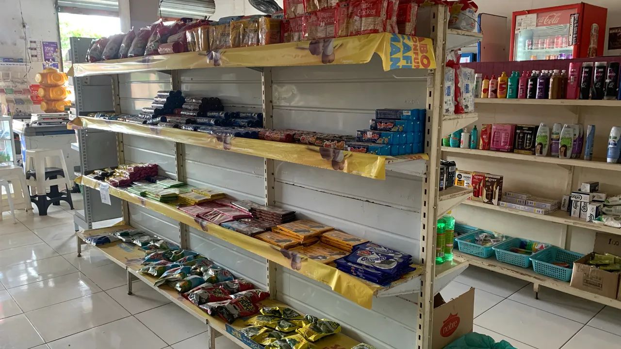 Vende-se mercadoria de mercadinho que está fechando. Aceitamos propostas - Foto 2