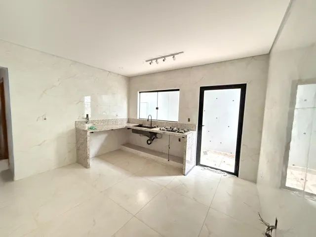 Casa no centro com 3 quartos, suite com banheira, area gourmet com 9mt e 150m2 de grama - Foto 4