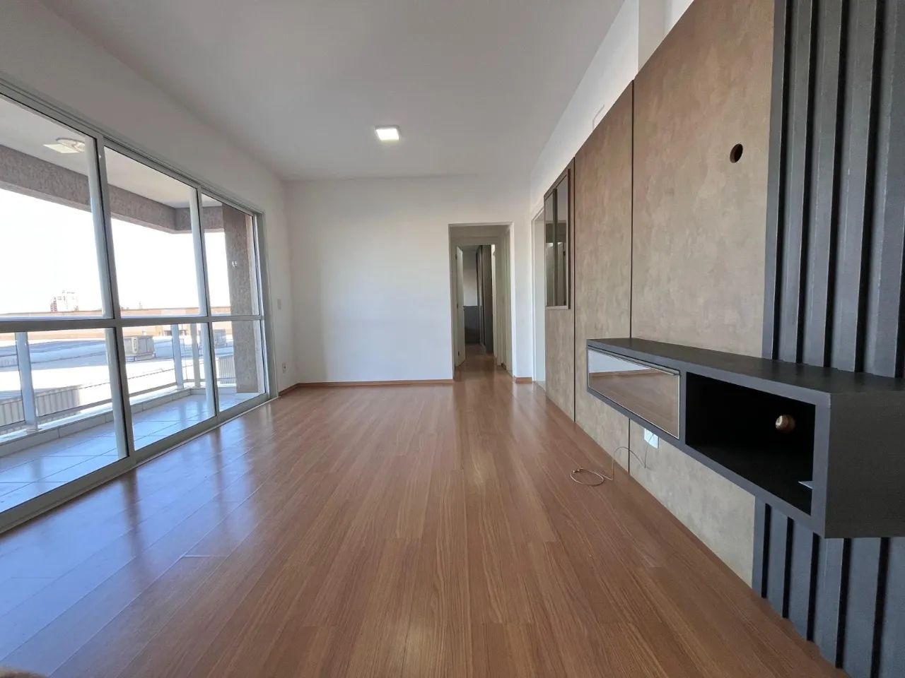Apartamento à venda com 2 dormitórios, 70 m² e 1 vaga no Edifício Victoria Parque | Gleba  - Foto 2