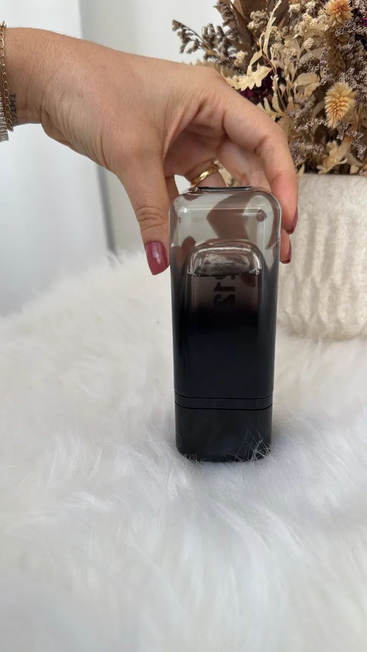 Perfume 212 - VIP BLACK  - Foto 2