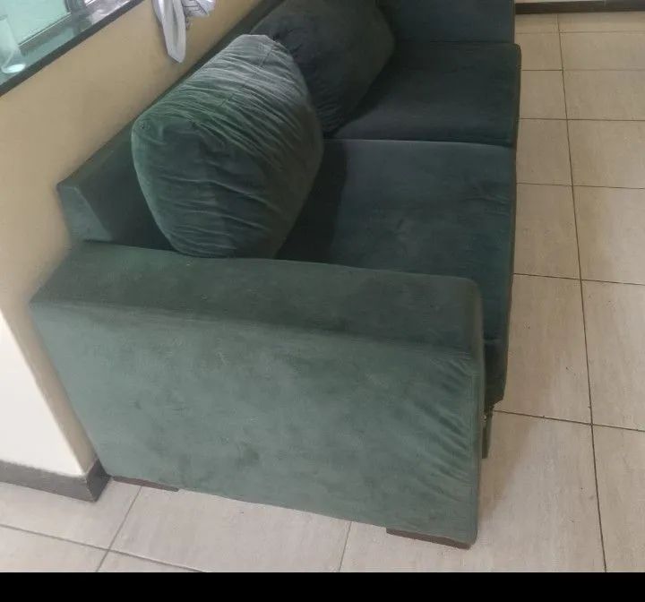 Sofá três lugares 