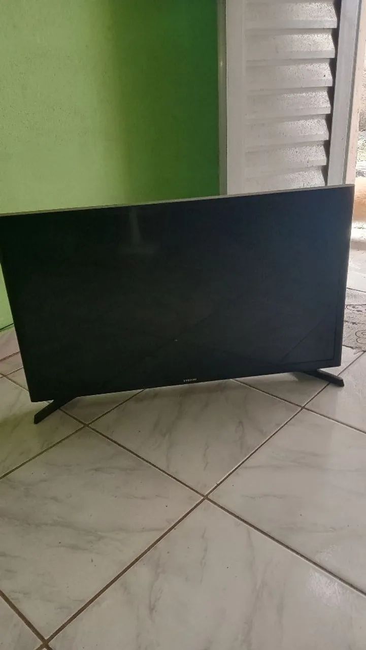 4 TVs  com defeito 
