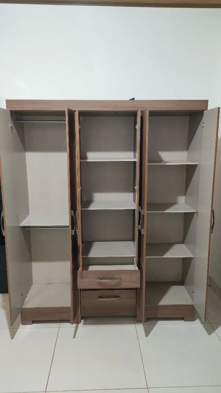 Guarda-Roupa Henn B23 Espelho 6 Portas 3 Gavetas Marrom - Armários Guarda-Roupa Henn B23 Espelho 6 Portas 3 Gavetas Marrom - Armários