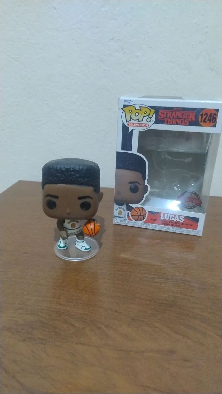 Funko pop Lucas stranger things #1246 edição especial