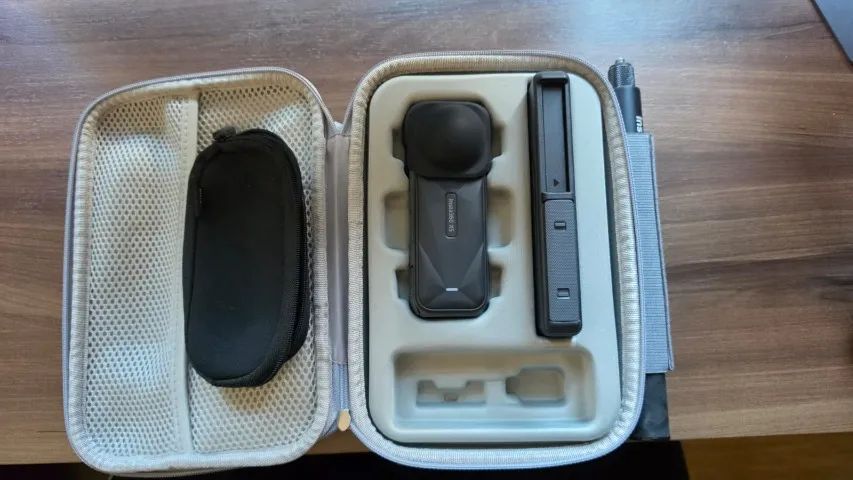 Câmera Insta360 X5 Essential Bundle + acessórios - Foto 2